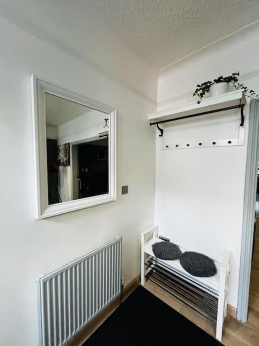 Apartment Cityscape-cosy House By Anfield